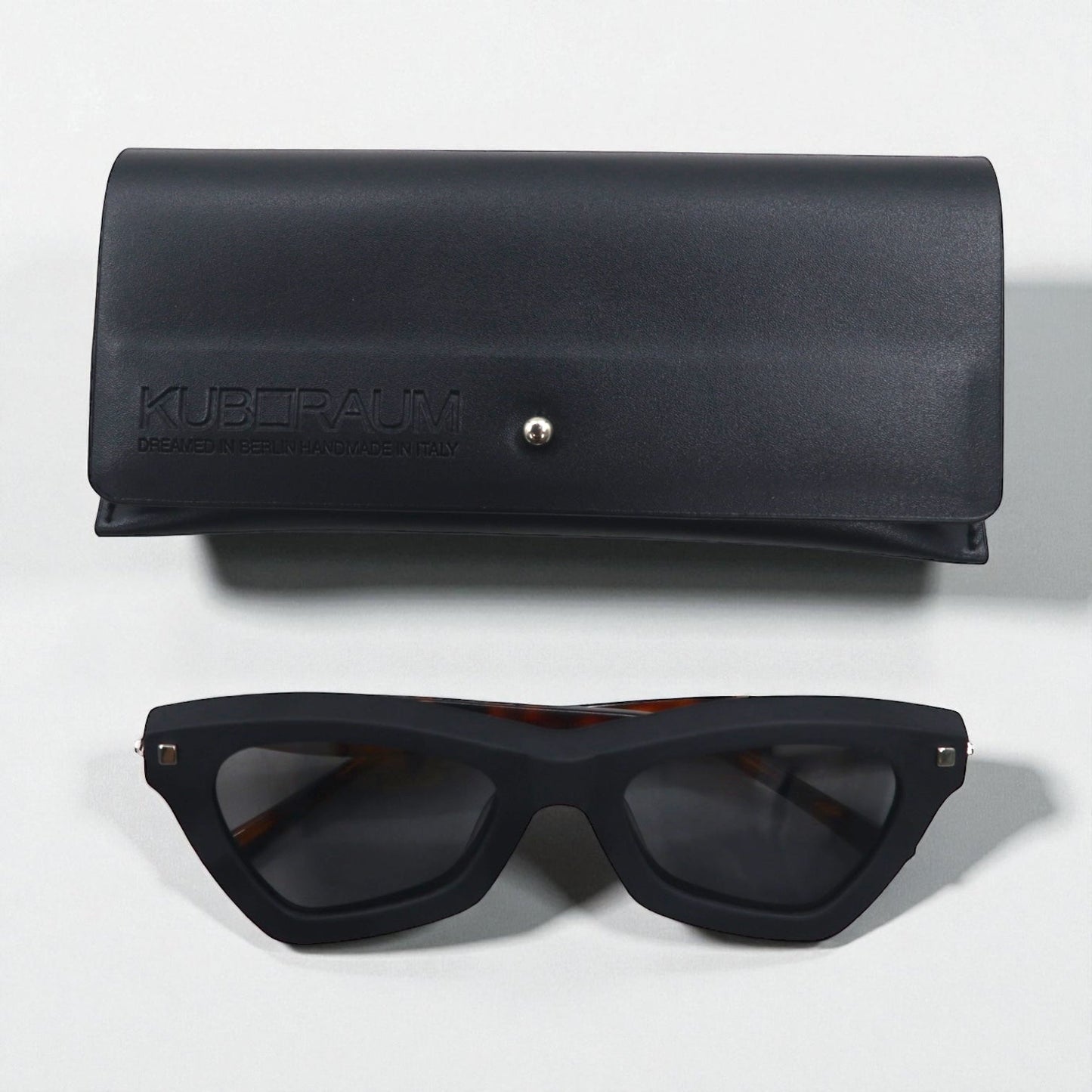 KUBORAUM サングラス Maske J7 キャットアイ ブラック ベッコウ BS 51-20 145 イタリア製