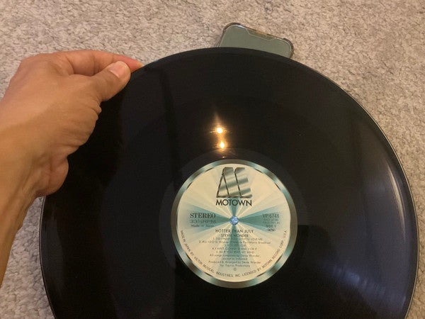 Stevie Wonder - Hotter Than July = ホッター・ザン・ジュライ (Vinyl, LP, Album, Stereo) Very Good Plus (VG+) / Very Good Plus (VG+)