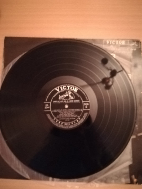 Lionel Hampton - Swing Classics (Vinyl, LP, Compilation, Mono) Very Good Plus (VG+) / Very Good Plus (VG+)