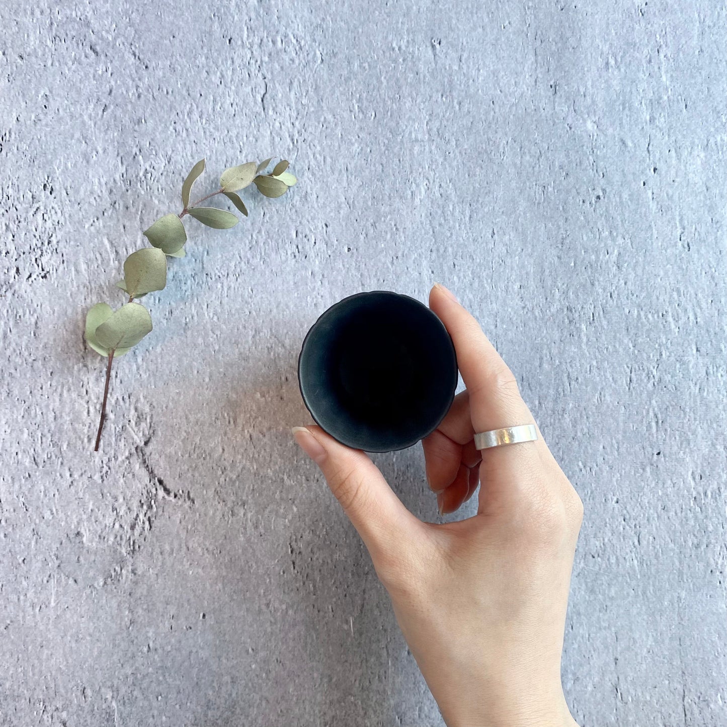 作家 飛松灯器 shave cup S / 猪口 / charcoal black【1】