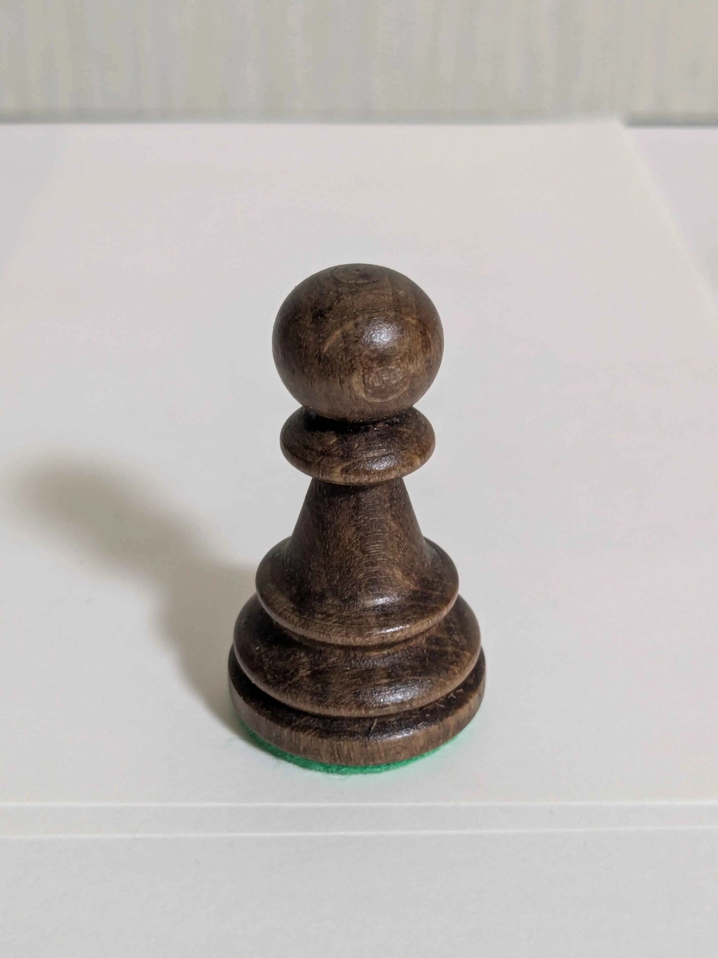 WEGIEL Staunton No. 6 Chess Pieces with Storage Box and Two Queens