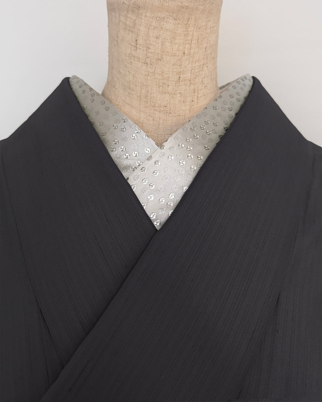 Silver Metallic Half-Collar with Small Lotus Leaf Design, Modern and Cool, Unisex
