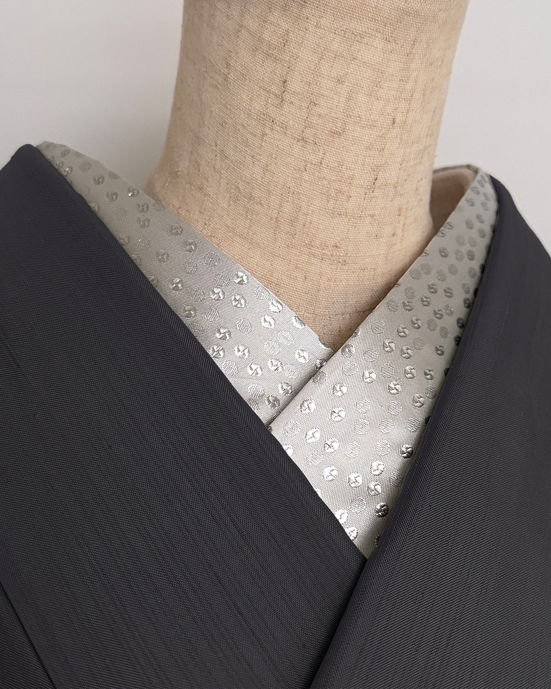 Silver Metallic Half-Collar with Small Lotus Leaf Design, Modern and Cool, Unisex