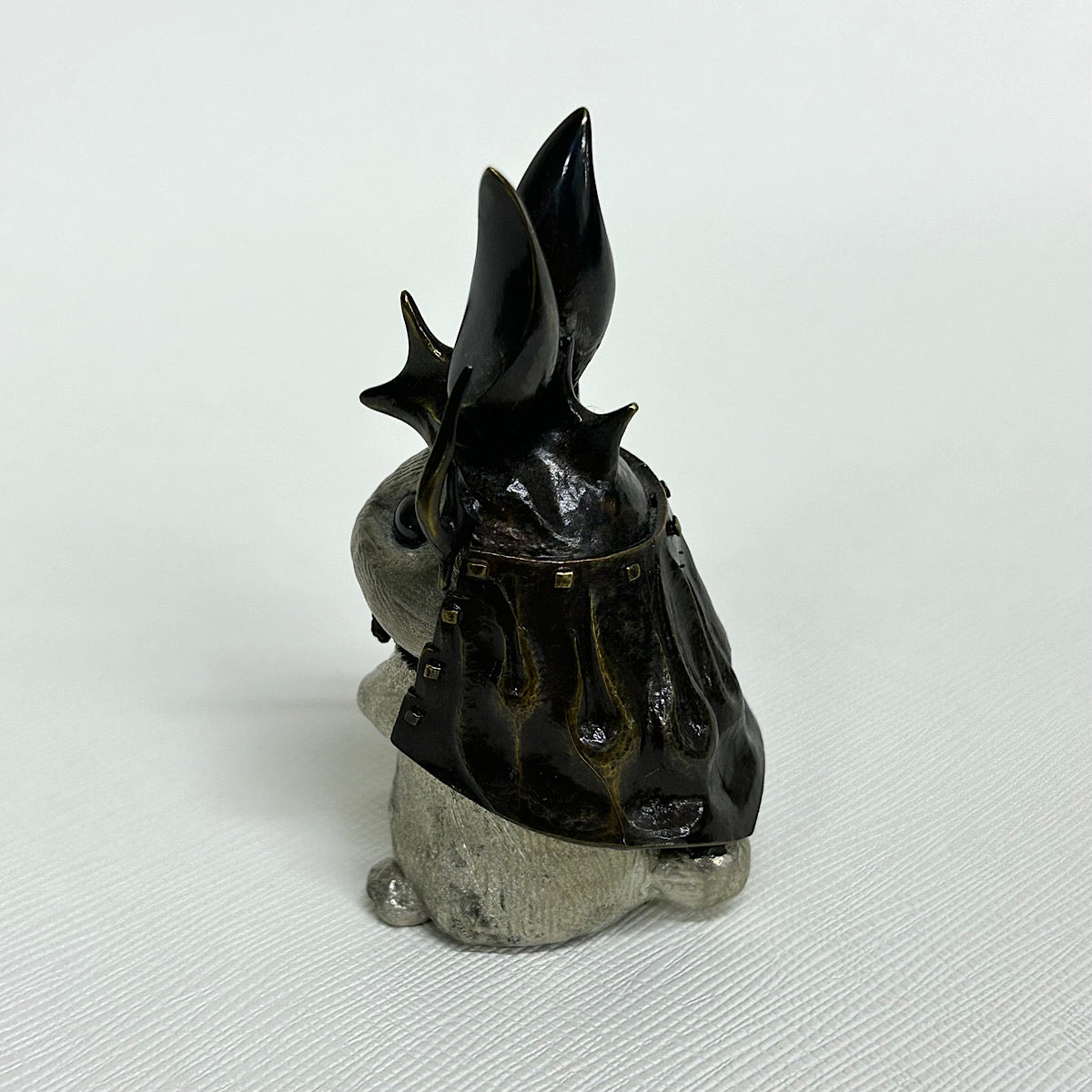 【金属アート】祝迫 芳郎（Yoshiro IWAISAKO）「脱兎の陣（兜）」