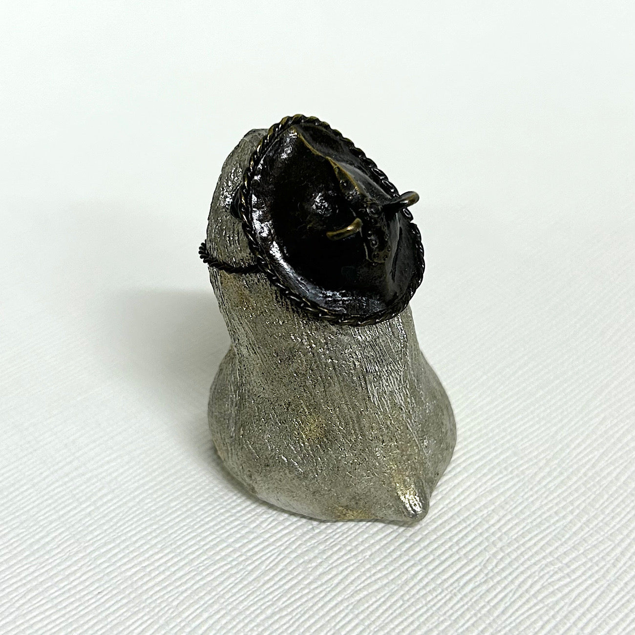 【金属アート】祝迫 芳郎（Yoshiro IWAISAKO）「窮鼠の陣～陣笠～」
