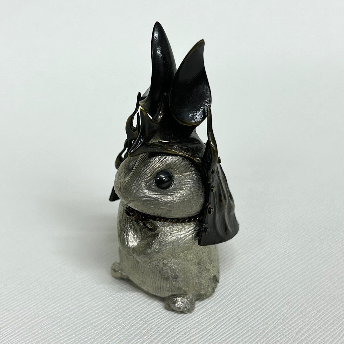 【金属アート】祝迫 芳郎（Yoshiro IWAISAKO）「脱兎の陣（兜）」