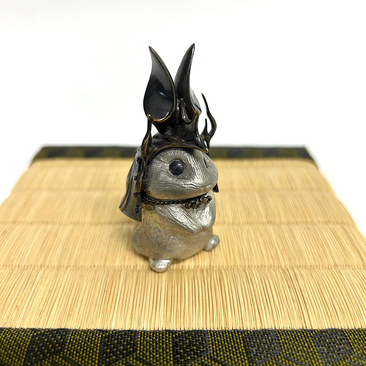 【金属アート】祝迫 芳郎（Yoshiro IWAISAKO）「脱兎の陣（兜）」