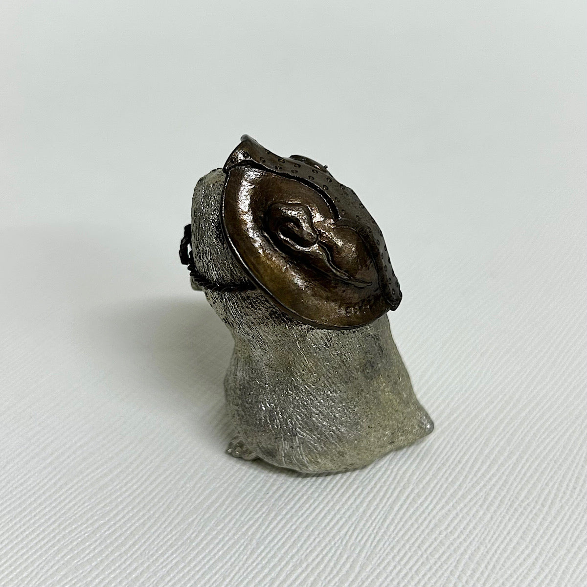 【金属アート】祝迫 芳郎（Yoshiro IWAISAKO）「窮鼠の陣 〜陣笠〜」