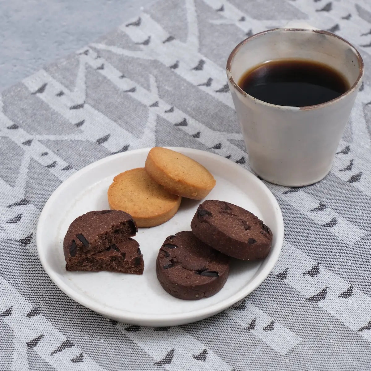 Fusbon Chocolate Chip Cookies (10 cookies) Carbohydrates 1.0g per cookie
