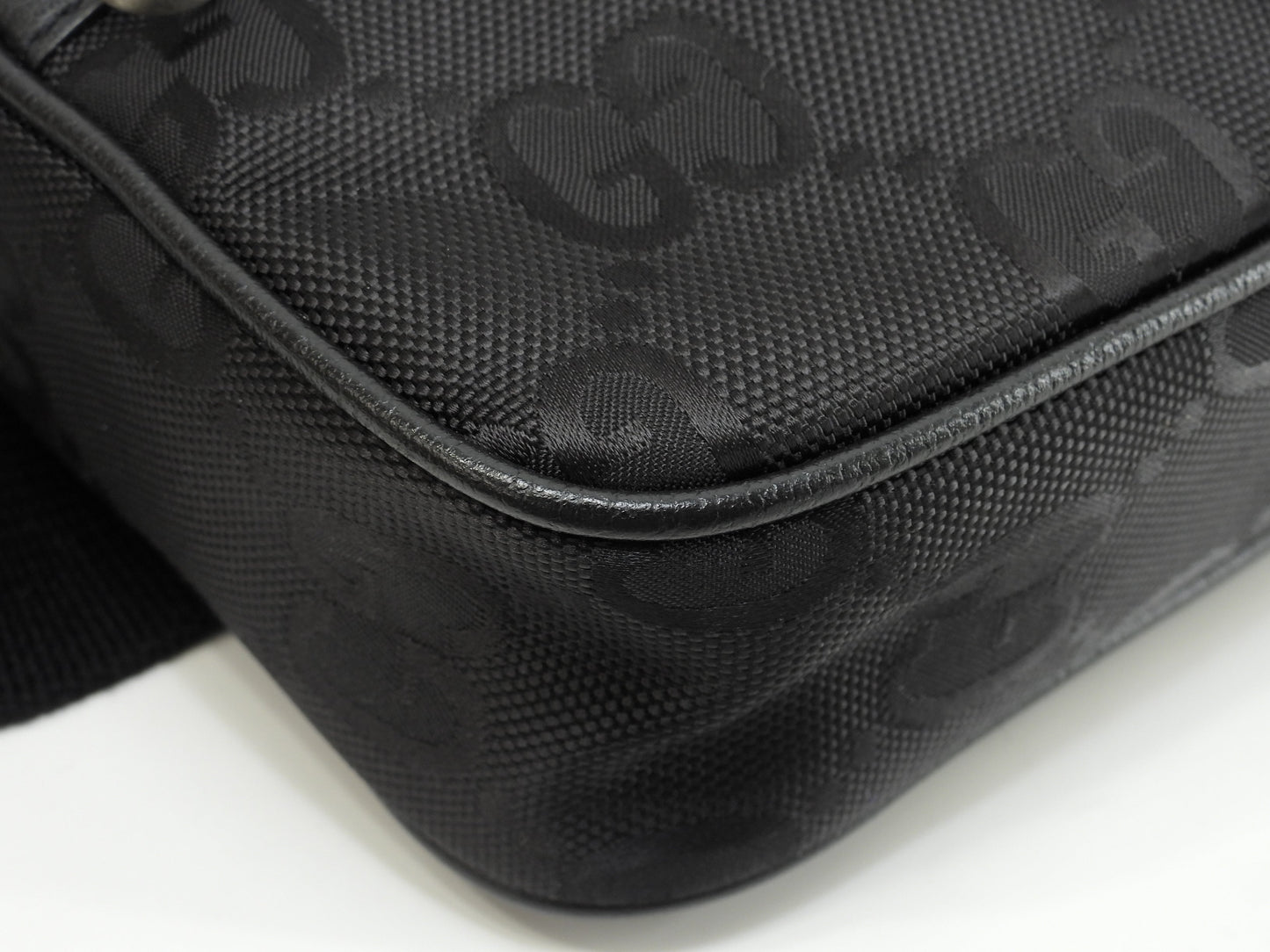 グッチ ベルトバッグ GG ナイロン革黒 ボディバッグ ウエストバッグ 新品同様@ 35