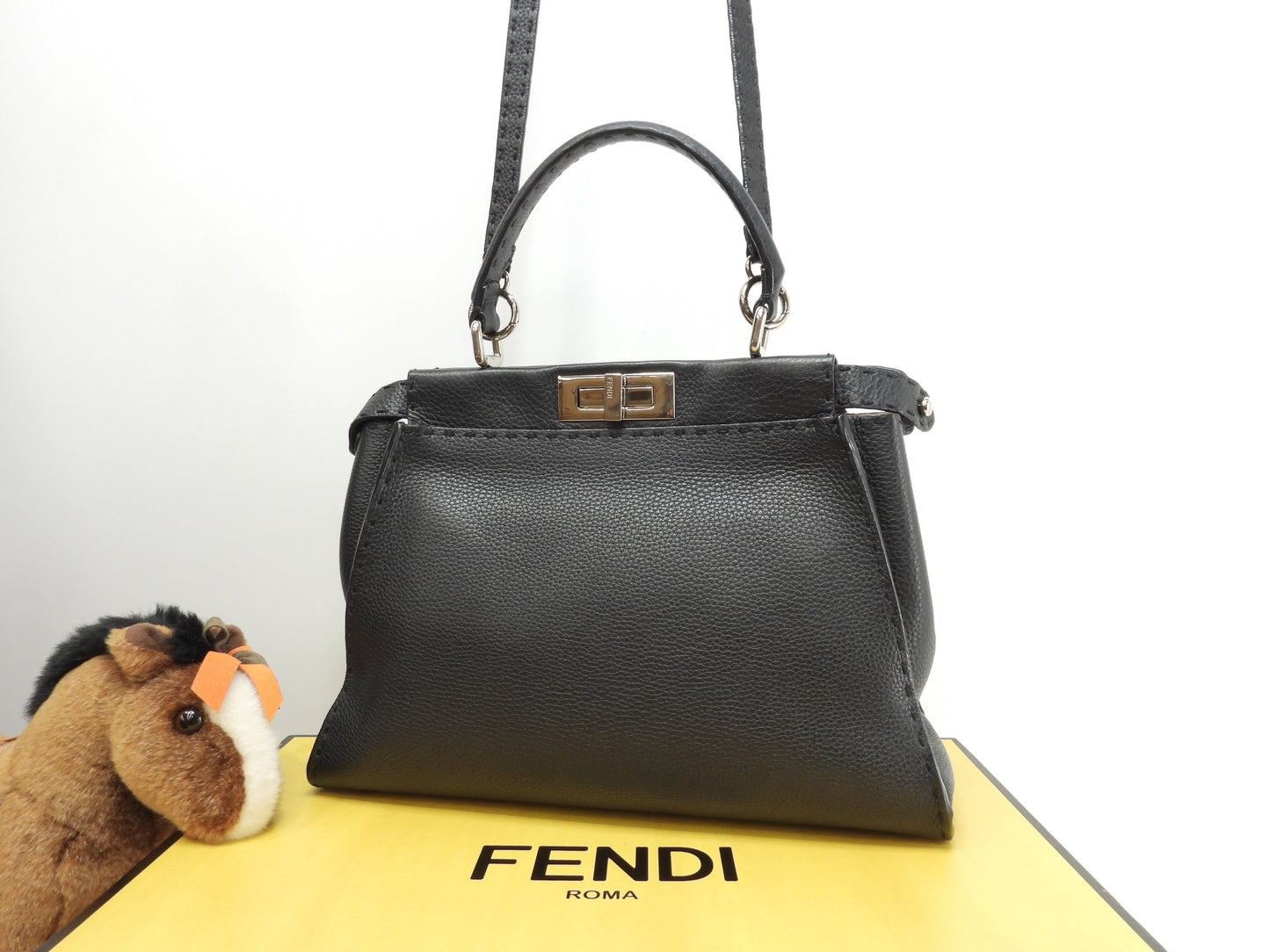 フェンディ ピーカブー レギュラー セレリアレザー黒 ストラップ付ハンドバッグ 美品@ 13