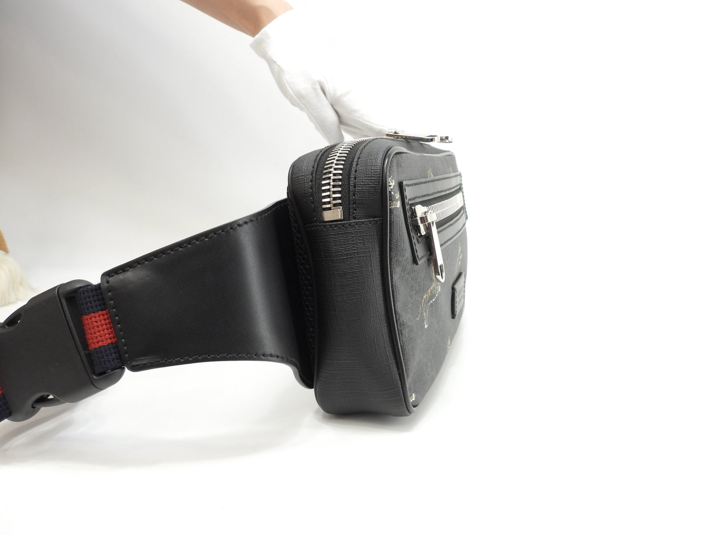 Gucci belt bag, WebGG Supreme Tiger Old Black body bag, waist bag, excellent condition @ 1