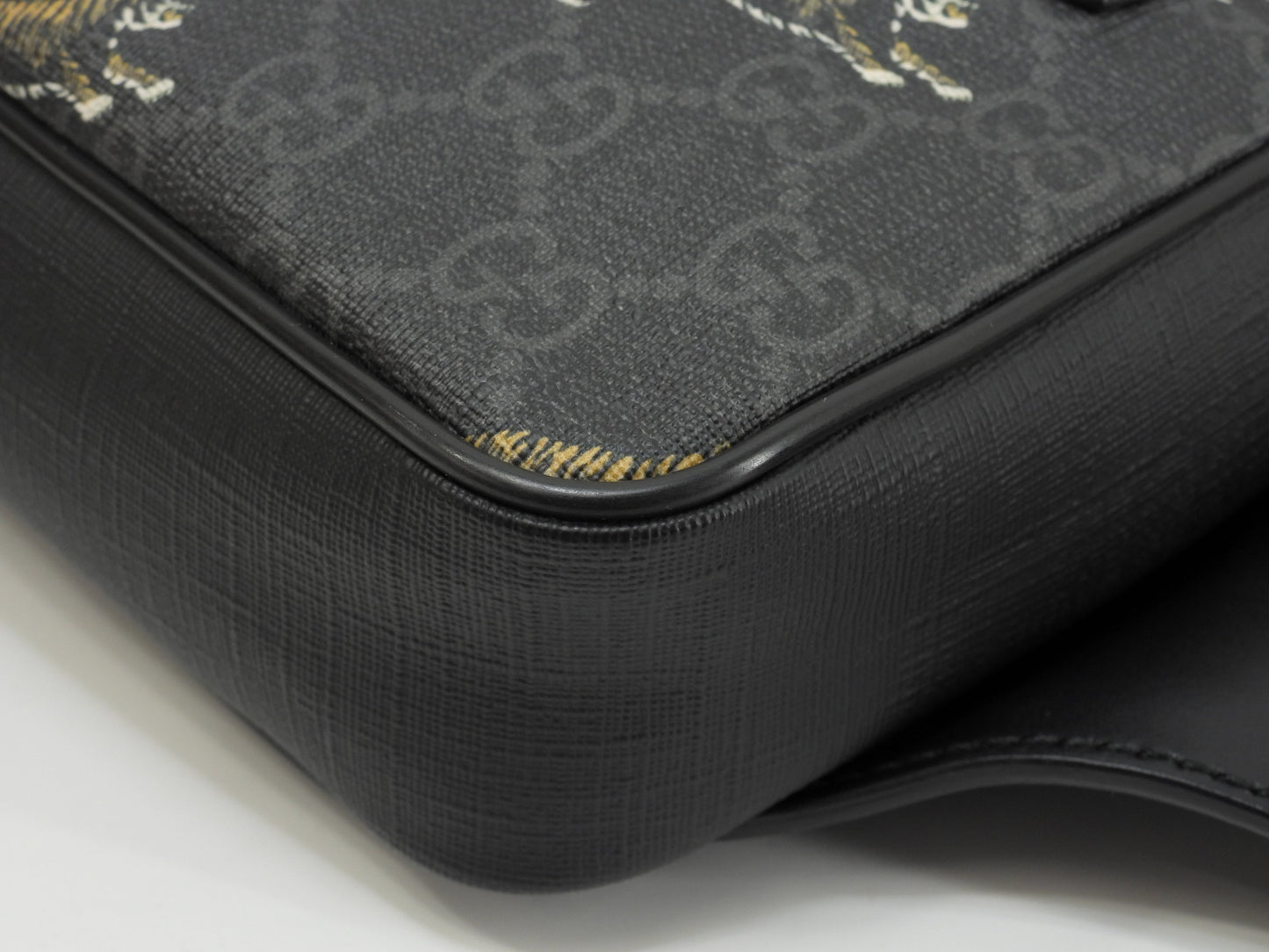 Gucci belt bag, WebGG Supreme Tiger Old Black body bag, waist bag, excellent condition @ 1