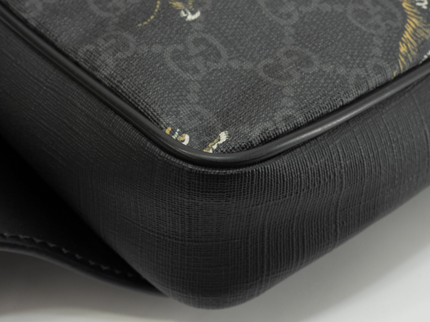 Gucci belt bag, WebGG Supreme Tiger Old Black body bag, waist bag, excellent condition @ 1