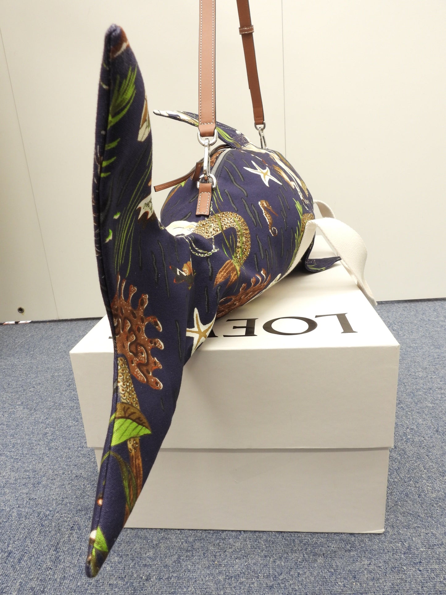 ロエベ シャークバッグ パウラズイビザ コットン革青 ショルダーストラップ付ショルダーバッグ 限定 未使用@ 1