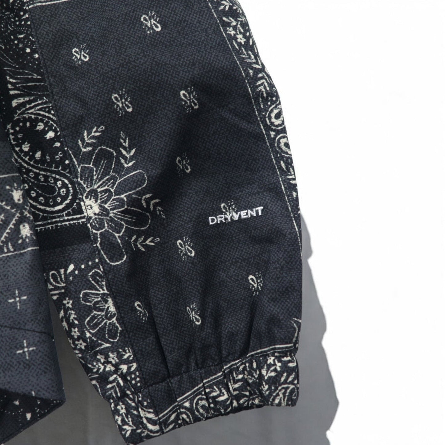 THE NORTH FACE RESOLVE PARKA II Mountain Parka, Size M, Black, Bandana Paisley Print, Polyester, DRYVENT Waterproof, US Standard