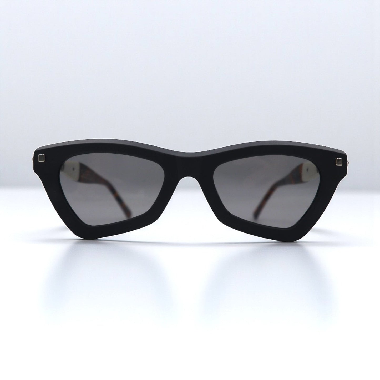 KUBORAUM サングラス Maske J7 キャットアイ ブラック ベッコウ BS 51-20 145 イタリア製
