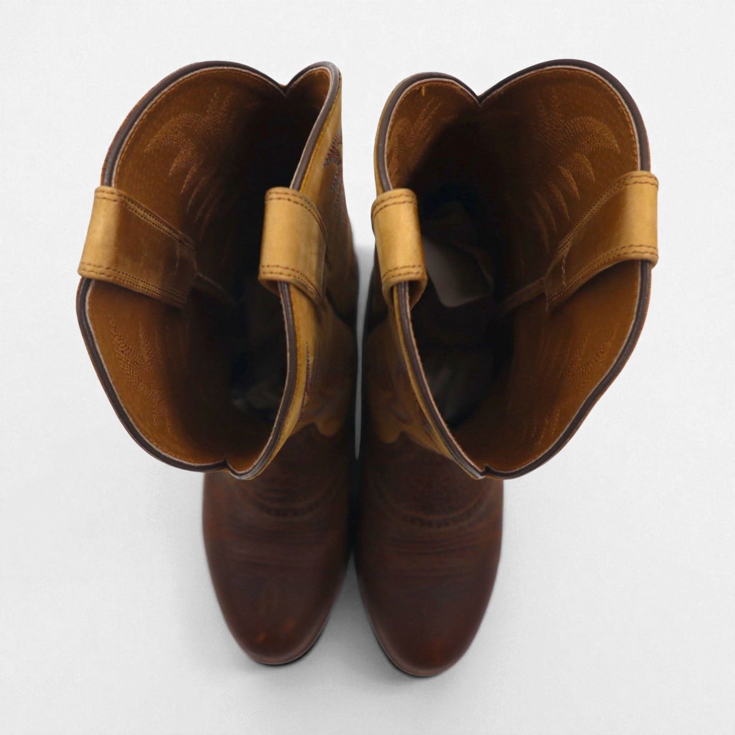ARIAT カウボーイ ウエスタンブーツ 26cm ツートーン HERITAGE STOCKMAN グッドイヤーウェルト製法 カービング ステッチ 刺繍 ローパー 10002247