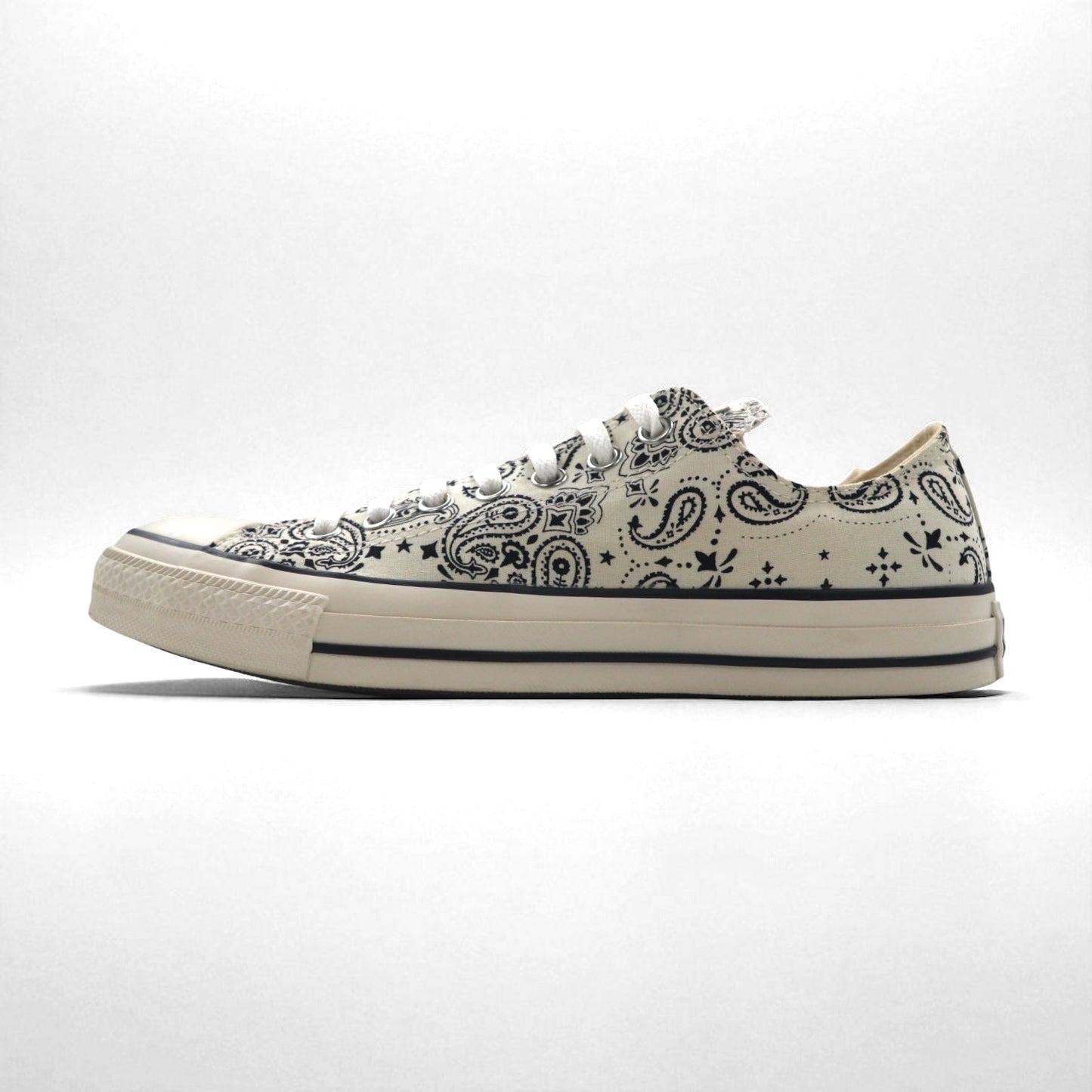 CONVERSE ALL STAR BANDANA OX Sneakers, Size 27.5cm, White, Paisley Pattern, 1SC825