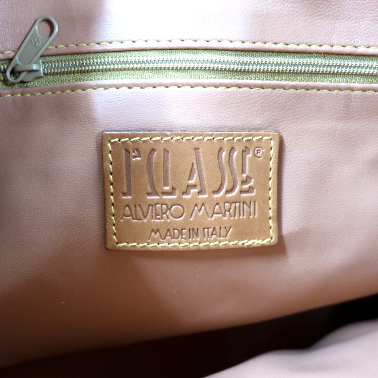 PRIMA CLASSE Italian-made drawstring shoulder bag in beige PVC and leather with a world map.