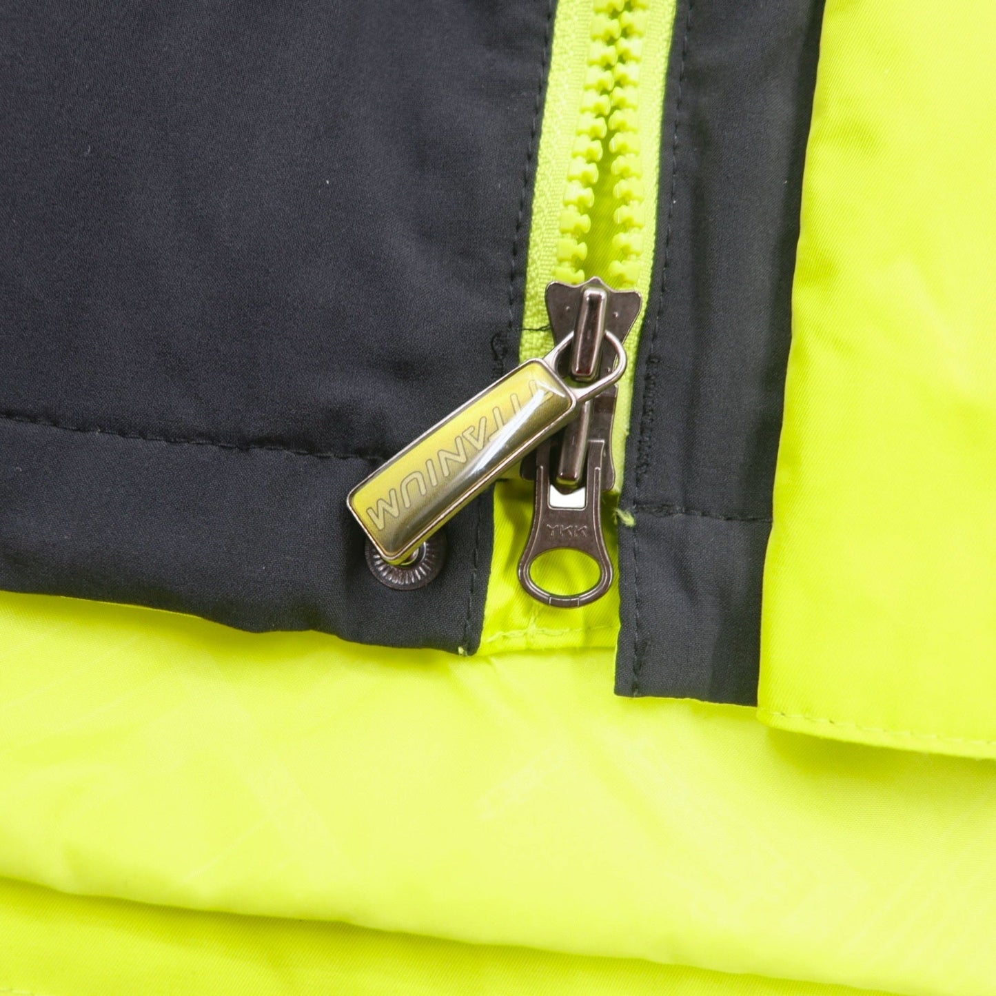 Columbia Omni-Tech Mountain Parka, Size M, Black, Nylon, Waterproof, Windproof, Titanium, Drawcord, Retractable Hood, EM4504