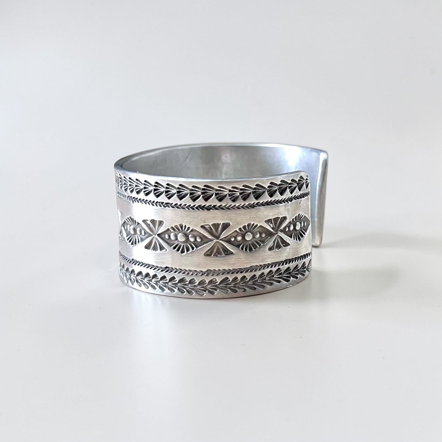 Navajo Indian Jewelry ナバホ族 バングル ワイド カフ ブレスレット スタンプワーク インディアンジュエリー