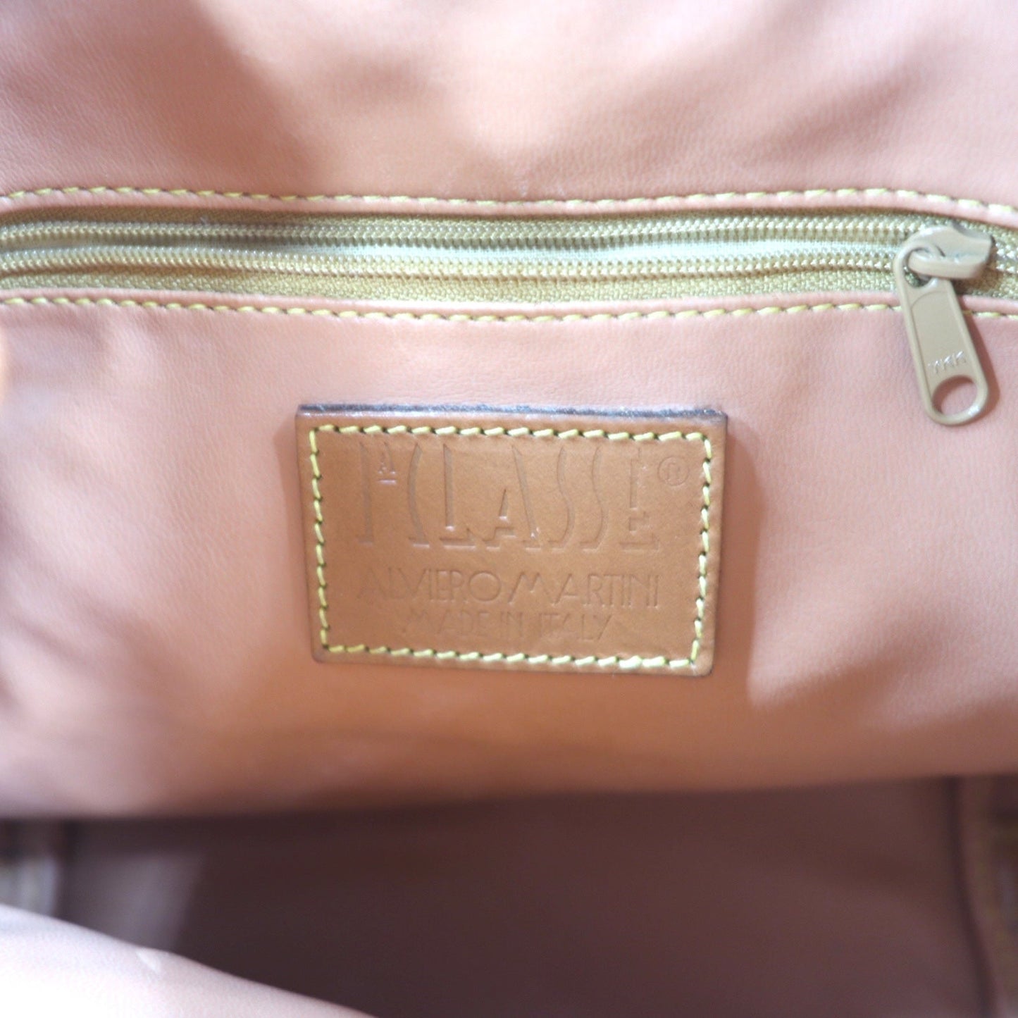 PRIMA CLASSE Italian-made drawstring shoulder bag in beige PVC and leather with a world map.