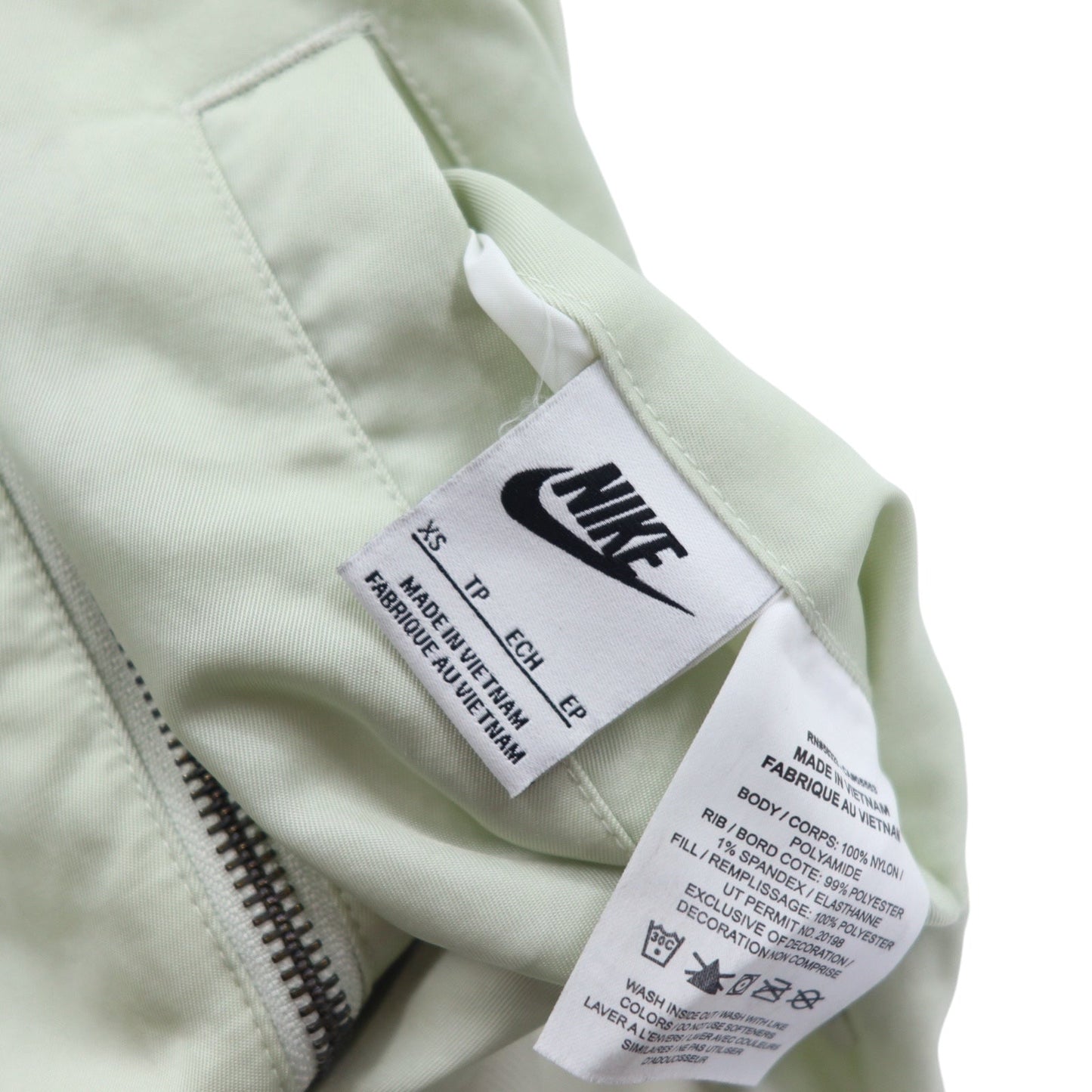 NIKE Sportswear Essential Reversible MA-1 Varsity Bomber Jacket, Size XS, White/Green Quilted Nylon, FN3168-020