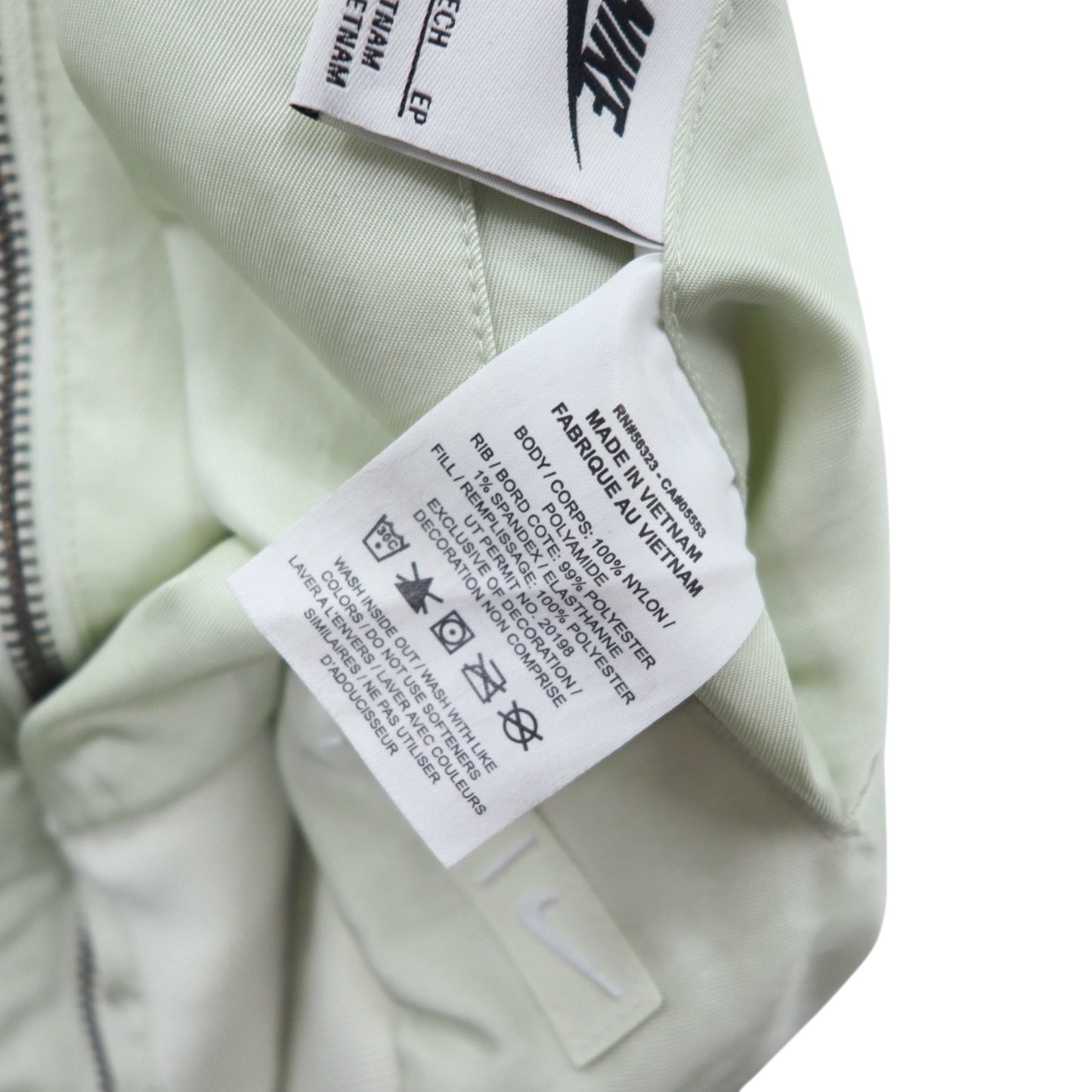 NIKE Sportswear Essential Reversible MA-1 Varsity Bomber Jacket, Size XS, White/Green Quilted Nylon, FN3168-020