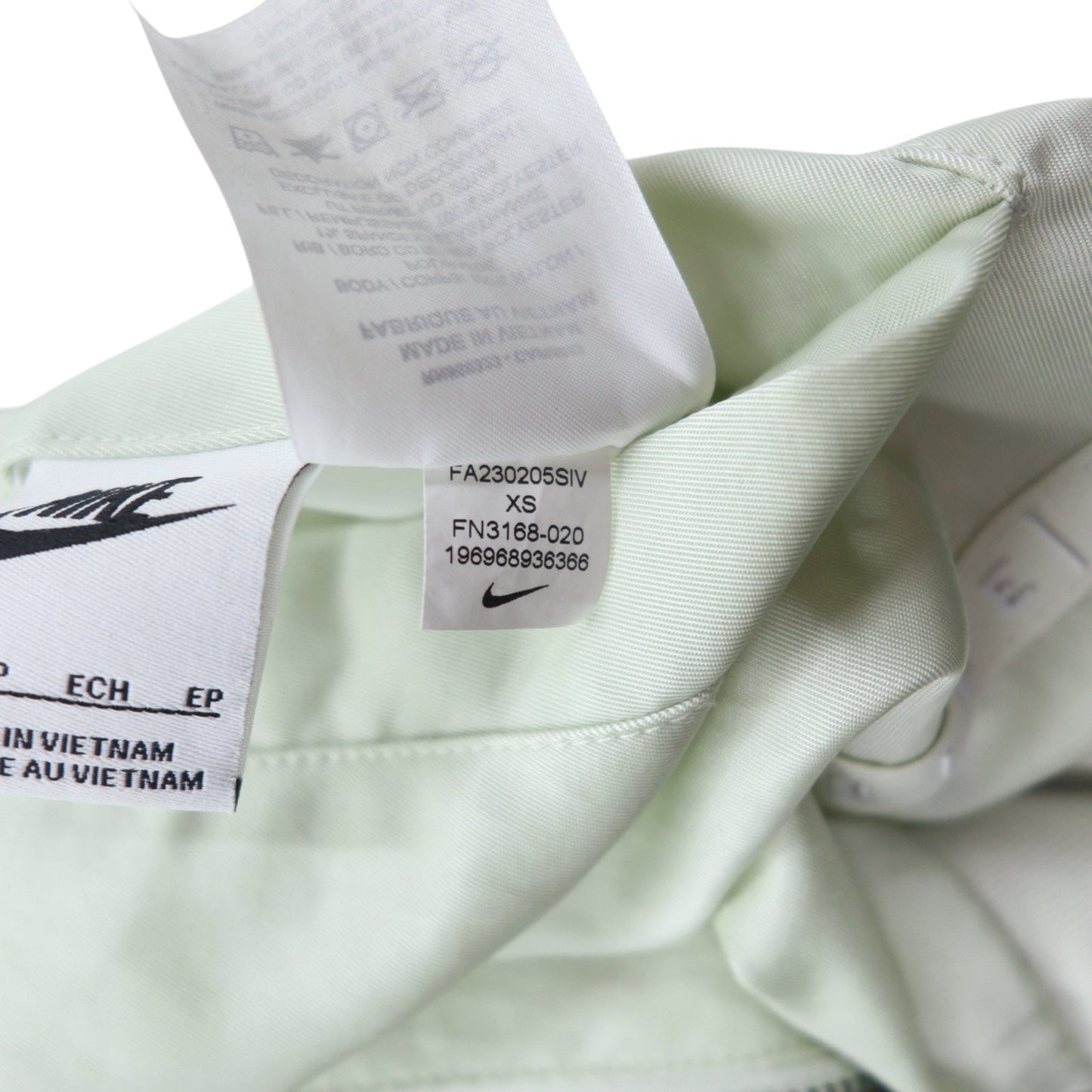 NIKE Sportswear Essential Reversible MA-1 Varsity Bomber Jacket, Size XS, White/Green Quilted Nylon, FN3168-020