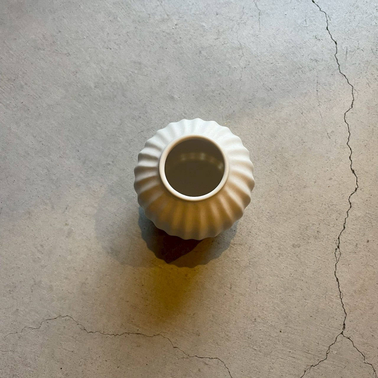 Vase B White [FK34] 