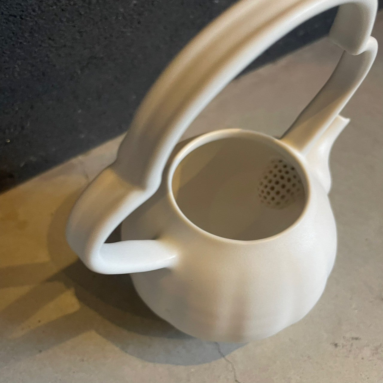 Unique Handle Teapot, 300cc, White [FK35a]