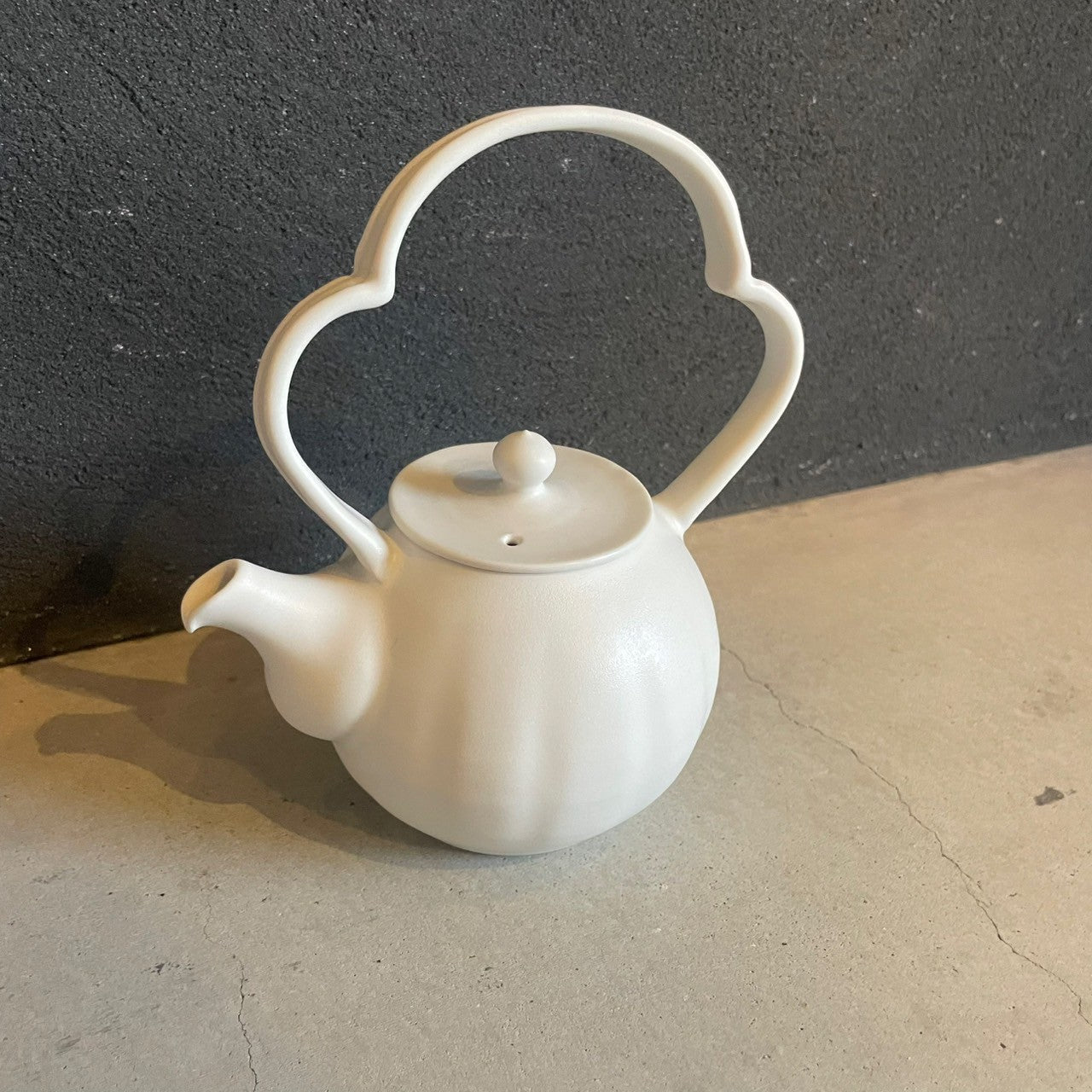 Unique Handle Teapot, 300cc, White [FK35a]