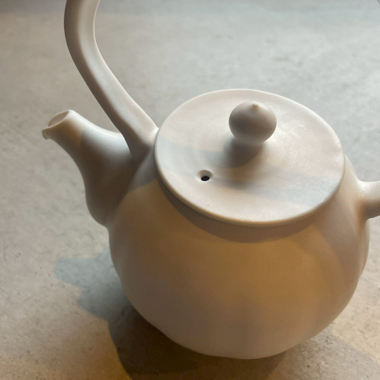Unique Handle Teapot, 300cc, White [FK35a]