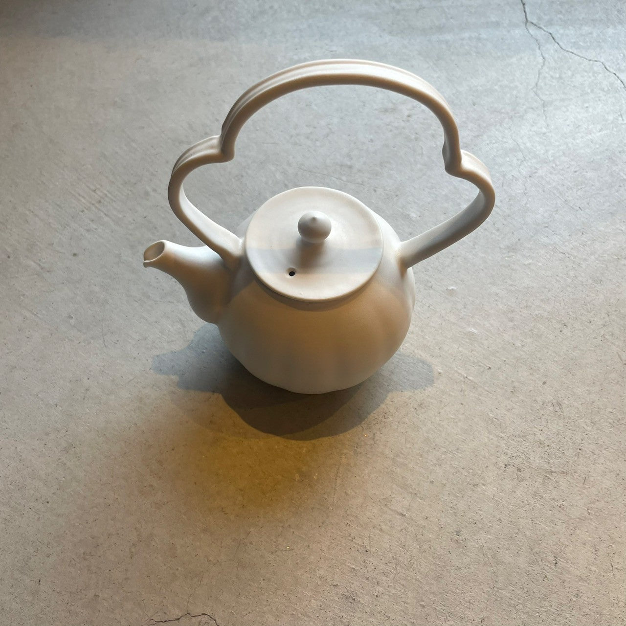 Unique Handle Teapot, 300cc, White [FK35a]