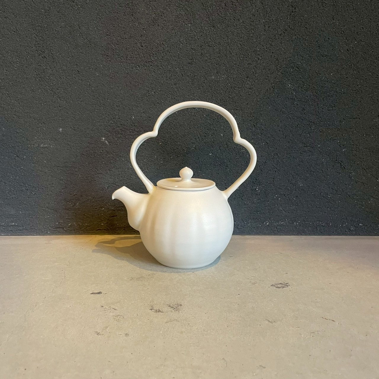 Unique Handle Teapot, 300cc, White [FK35a]