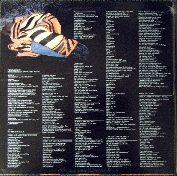 Joni Mitchell - Chalk Mark In A Rain Storm (Vinyl, LP, Album, Stereo) Very Good Plus (VG+) / Very Good Plus (VG+)