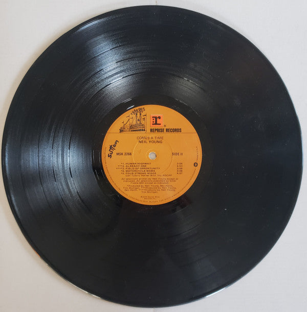Neil Young - Comes A Time (Vinyl, LP, Album, Stereo) Very Good Plus (VG+) / Very Good (VG)