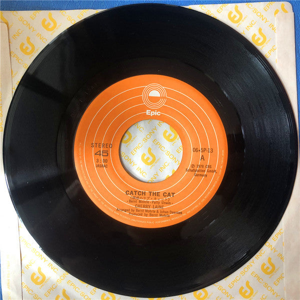 Cherry Laine - 誘惑のラブ・キャット = Catch The Cat (Vinyl, 7", Single) Very Good Plus (VG+) / Very Good Plus (VG+)