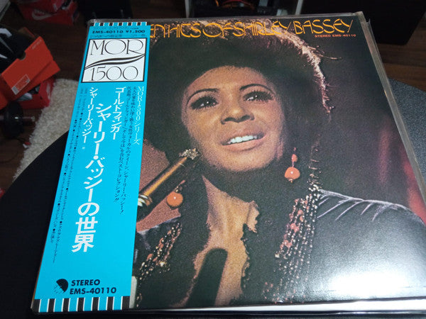 Shirley Bassey - Golden Hits Of Shirley Bassey (Vinyl, LP, Compilation, Stereo) Very Good Plus (VG+) / Very Good Plus (VG+)