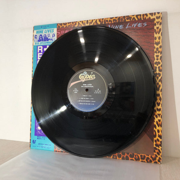 REO Speedwagon - Nine Lives (Vinyl, LP, Album) Very Good (VG) / Very Good Plus (VG+)