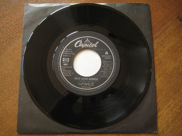 Paul McCartney - Silly Love Songs / Cook Of The House (Vinyl, 7", 45 RPM, Single, Stereo) Very Good Plus (VG+) / Very Good (VG)