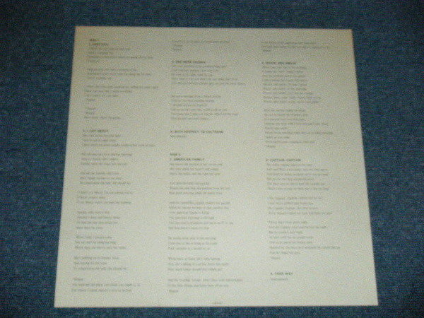 Larry Carlton - Singing / Playing (Vinyl, LP, Album, Reissue) Very Good Plus (VG+) / Very Good Plus (VG+)