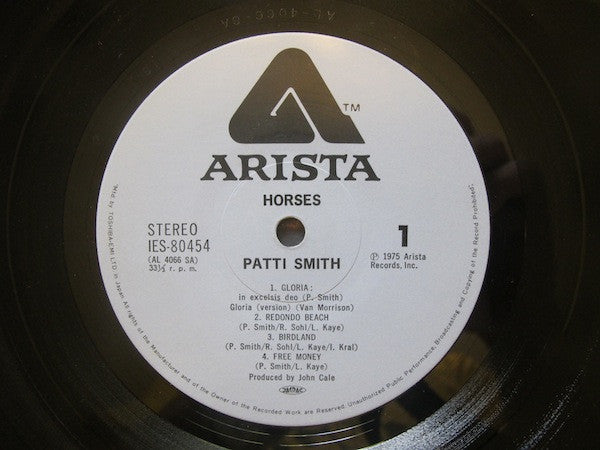 Patti Smith - Horses (Vinyl, LP, Album) Near Mint (NM or M-) / Very Good Plus (VG+)