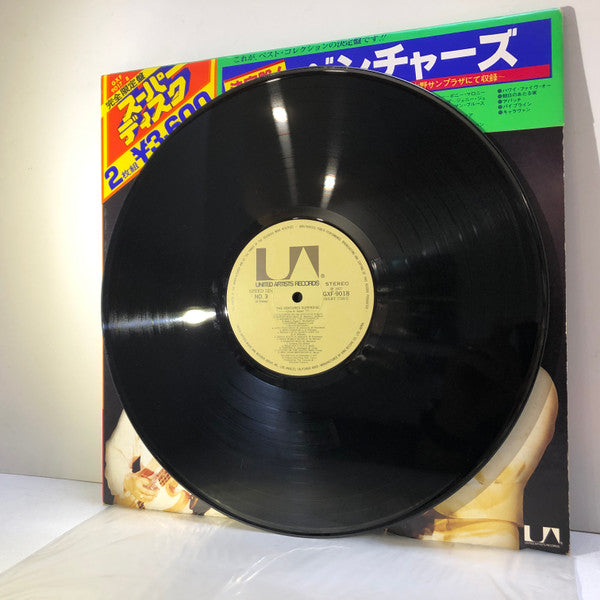 The Ventures - Live In Japan '77 (2xVinyl, LP, Album, Stereo) Good Plus (G+) / Very Good Plus (VG+)