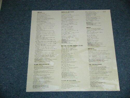 Joe Walsh - There Goes The Neighborhood (Vinyl, LP, Album) Very Good Plus (VG+) / Very Good Plus (VG+)