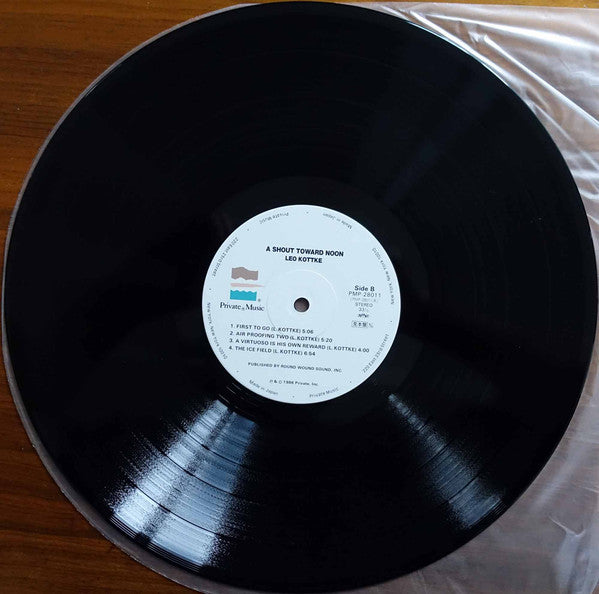 Leo Kottke - A Shout Toward Noon = 月に吠える (Vinyl, LP, Album, Promo) Near Mint (NM or M-) / Very Good Plus (VG+)