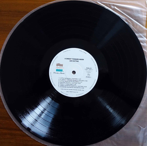 Leo Kottke - A Shout Toward Noon = 月に吠える (Vinyl, LP, Album, Promo) Near Mint (NM or M-) / Very Good Plus (VG+)