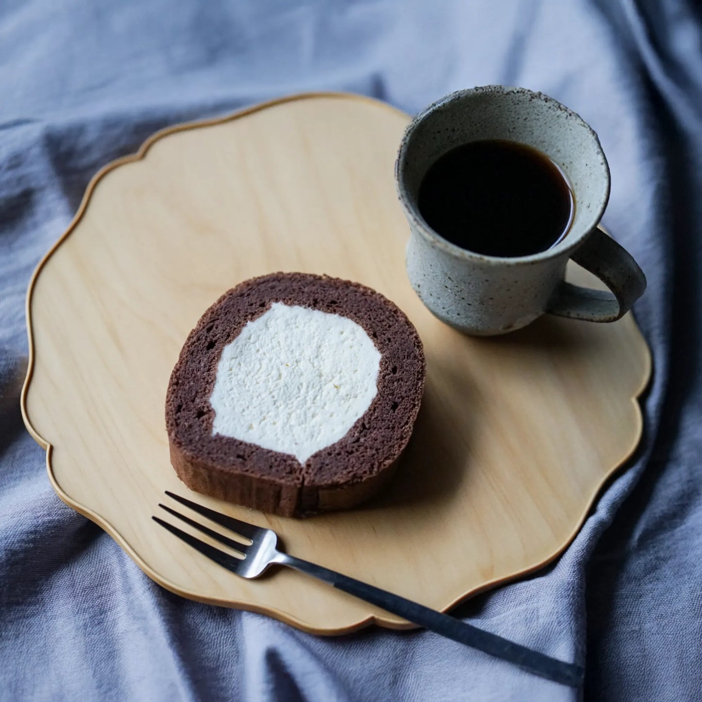 Fusubon Roll Cocoa Whole Carbohydrate 2.4g/piece