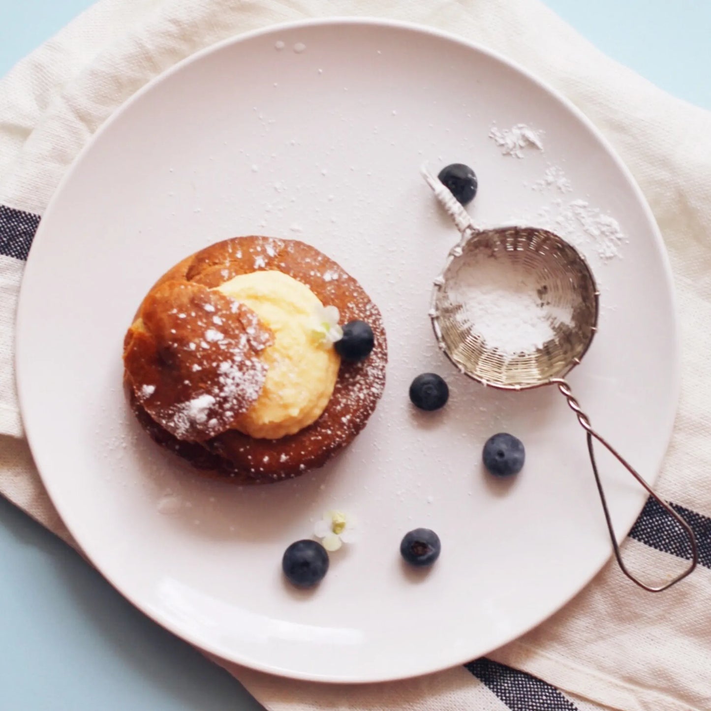 Fusubon cream puffs: 3.6g of carbohydrates